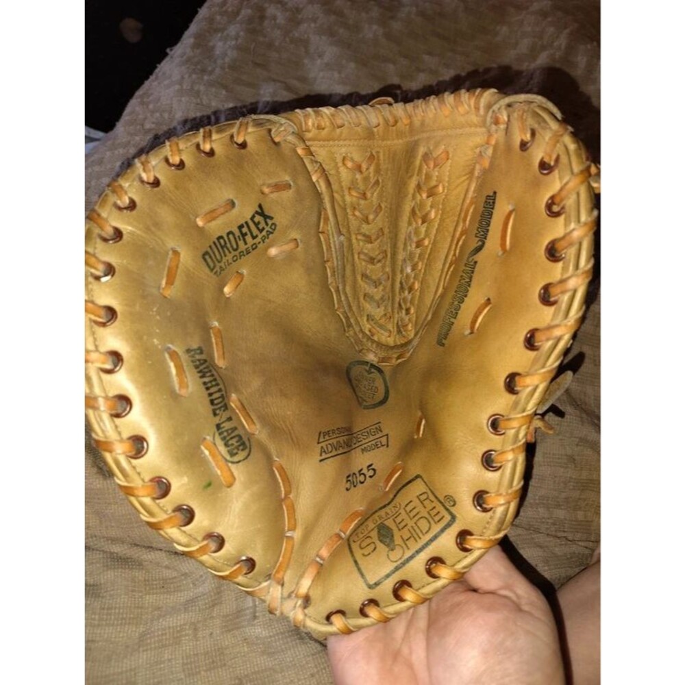 vintage Spalding Model 5055 first baseman's baseball mitt.